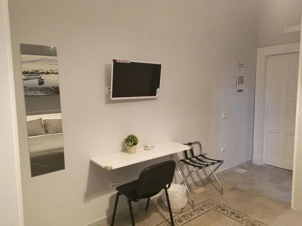 Room, B&B Marange, Naples