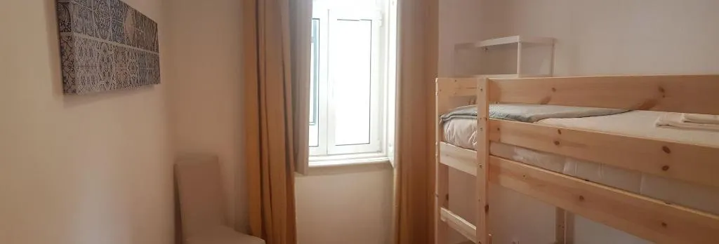 Room, Dukostel, Lisbon