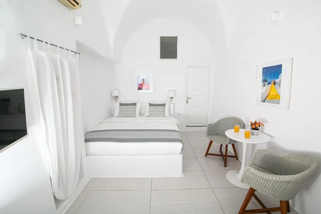 Room, Vogue Suites, Santorini