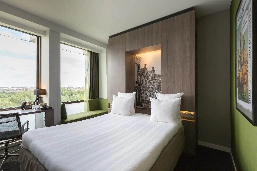 DOUBLE QUEEN SIZE BED Room, Leonardo Hotel Amsterdam Rembrandtpark, Amsterdam