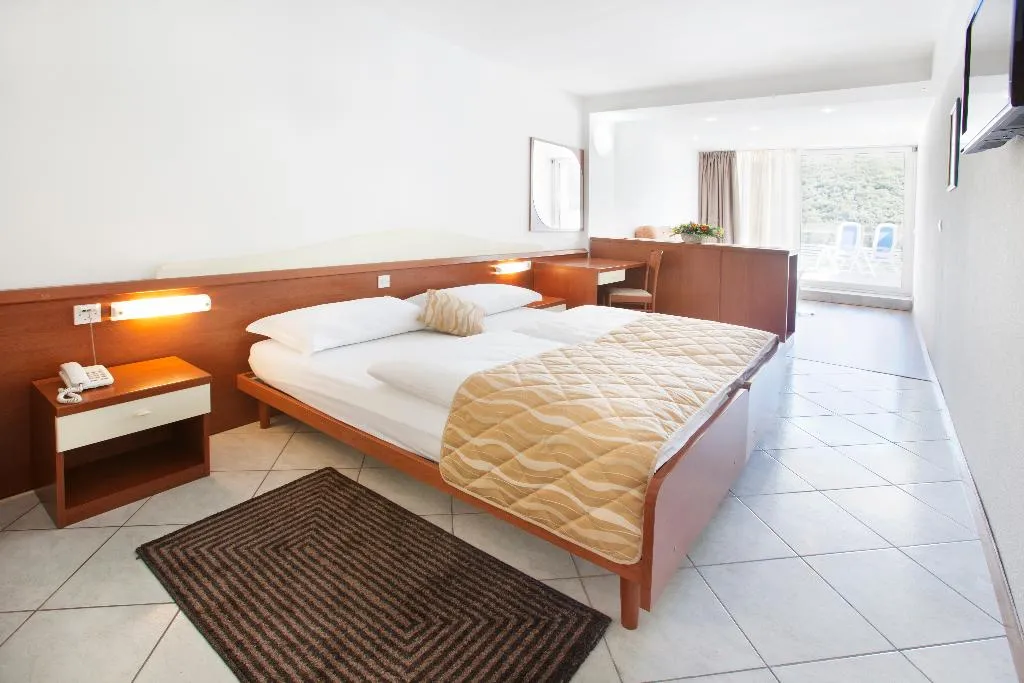 DOUBLE SIDE SEA VIEW ONE BEDROOM Room, Hotel Narcis, Istria