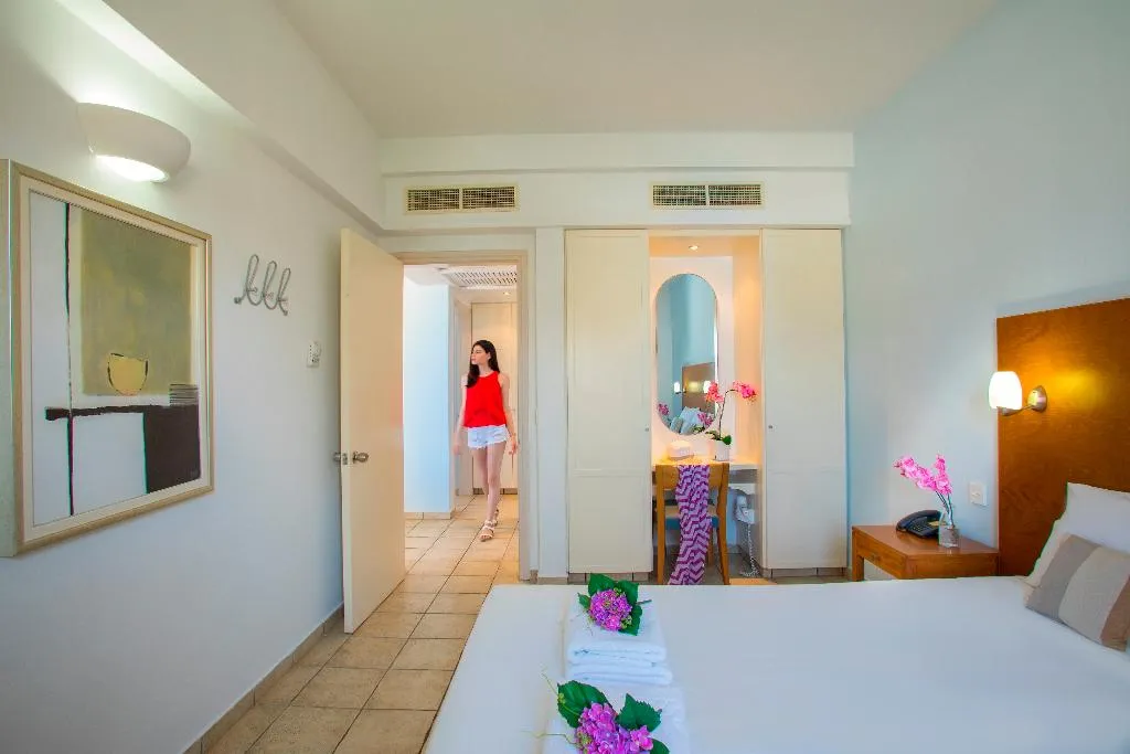SUITE CAPACITY 3 TWO BEDROOMS Room, Louis Althea Beach, Cyprus