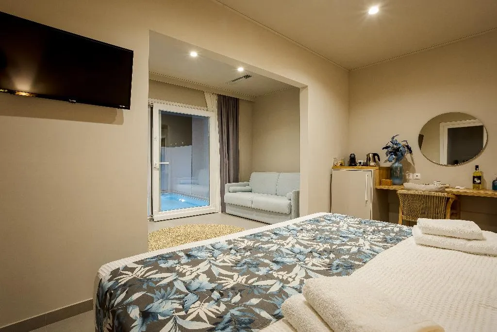 SUITE DELUXE POOL VIEW Room, Sarpidon Suites, Crete