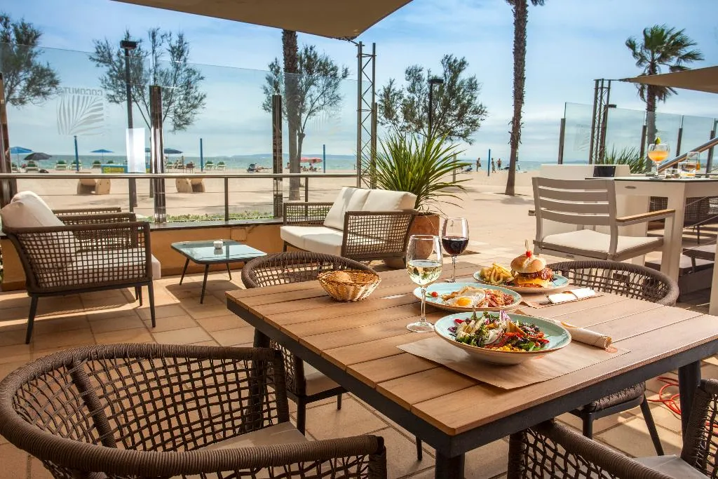 Bar, Hotel Monterrey Roses by Pierre & Vacances, Costa Brava