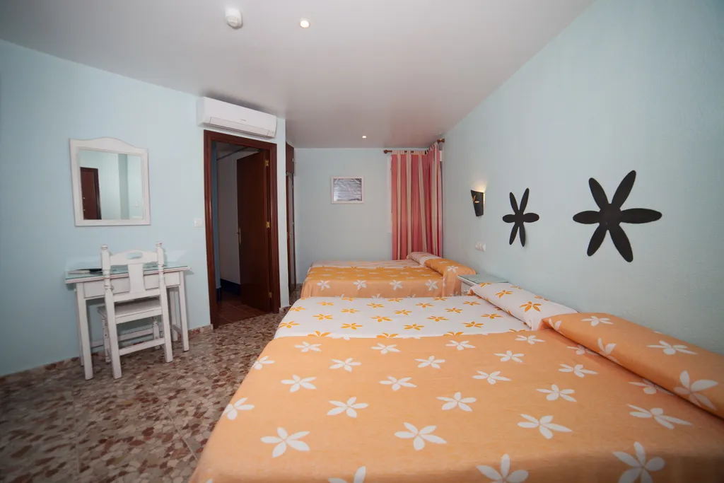 QUADRUPLE STANDARD Room, Las Margaritas, Costa De La Luz