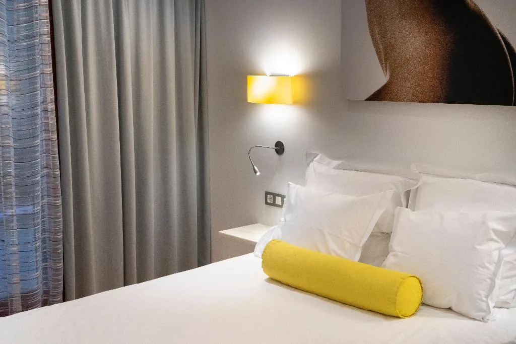SINGLE STANDARD Room, Petit Palace Hotel Tres, Majorca
