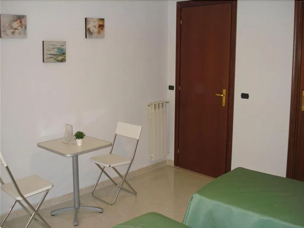 Room, Cinquestelle, Naples