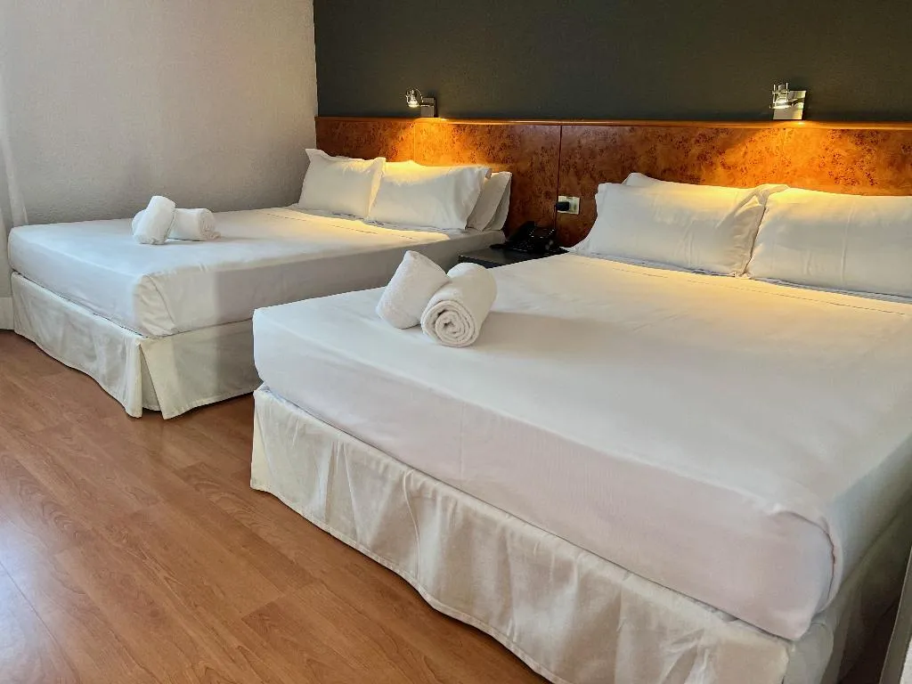 QUADRUPLE TWO DOUBLE BEDS Room, AP Hotel & Parking Madrid Aeropuerto, Madrid