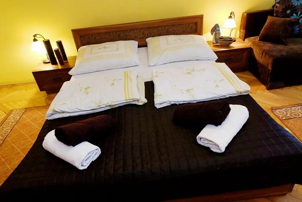 APARTMENT CAPACITY 8 FOUR BEDROOMS Room, P&J Tourist Apartments, Krakow
