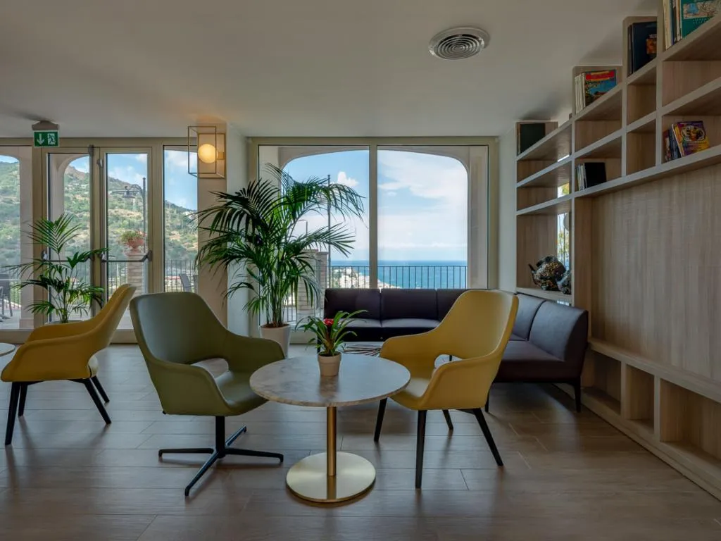 Lobby, Antares, Catania
