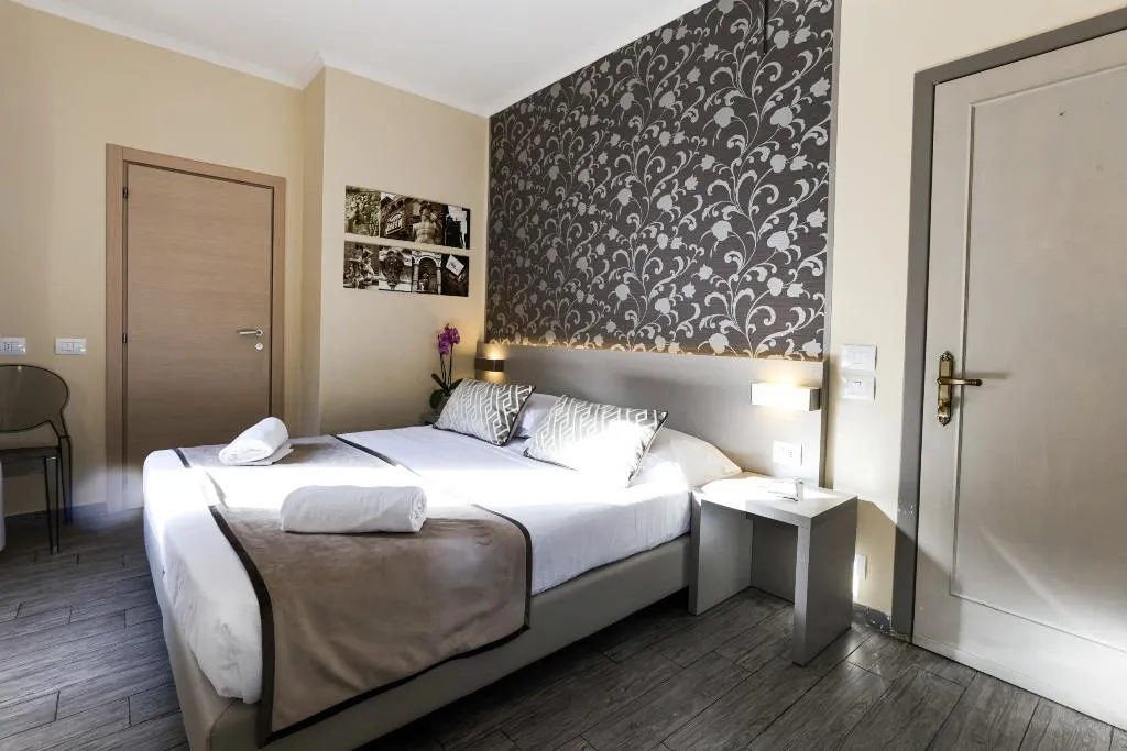 Double or Twin STANDARD Room, Albergo Firenze, Florence