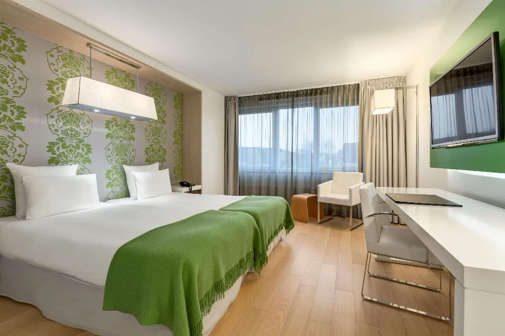 Room, NH Groningen, Amsterdam