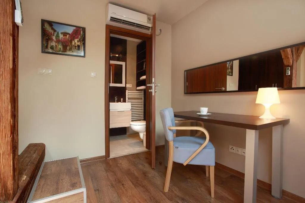 Room, Dom Turysty - Pokoje Goscinne, Krakow