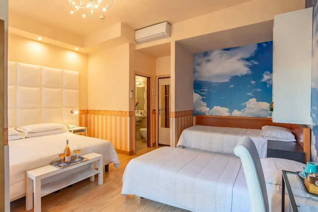 QUADRUPLE TWO DOUBLE BEDS Room, Jane Hotel, Florence