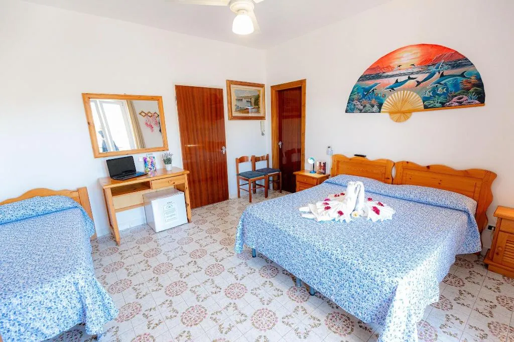 Room, Casa Adolfo, Naples