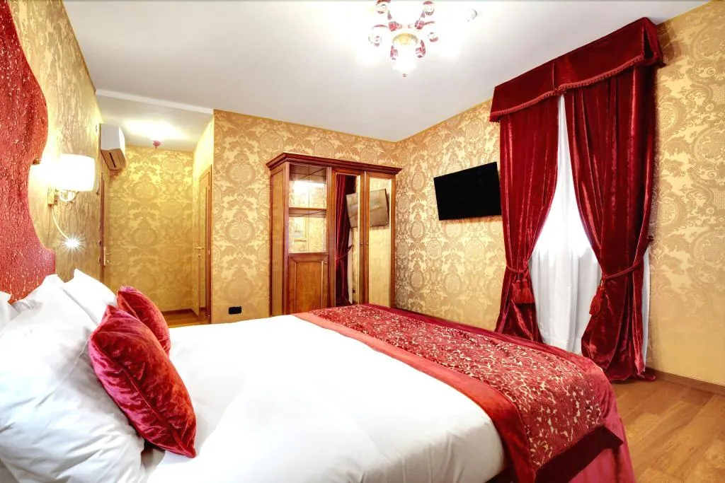 Room RUN OF HOUSE Room, Casanova, Venice