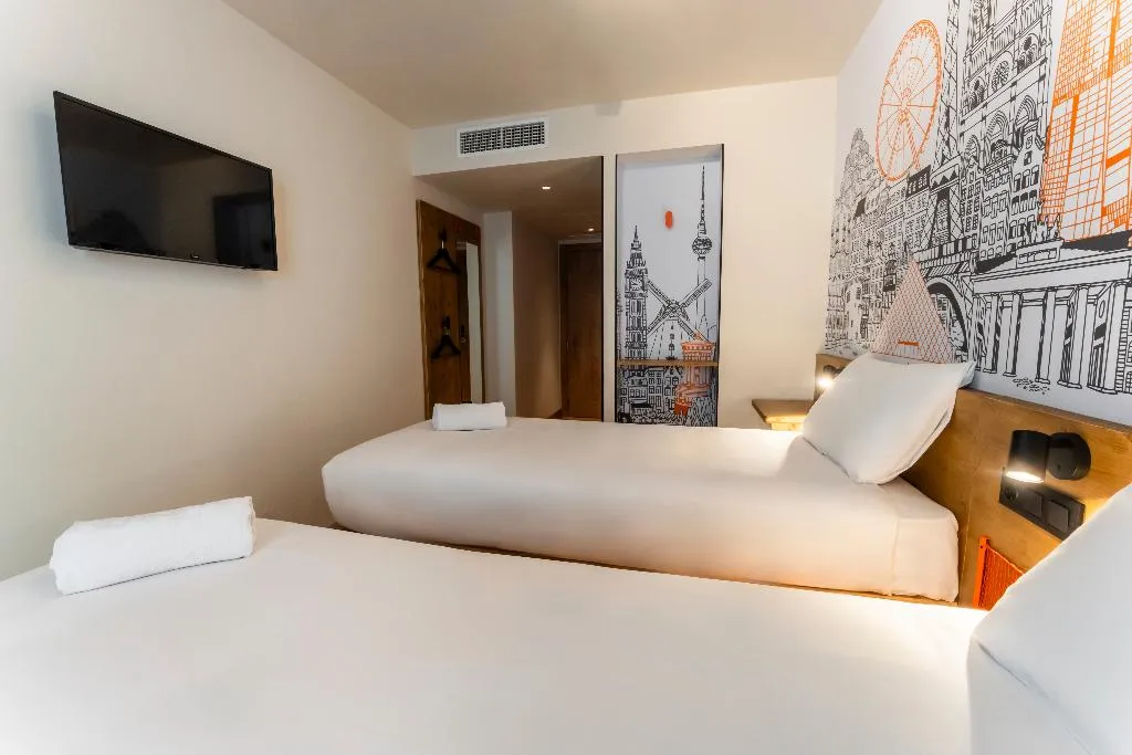 TWIN STANDARD Room, easyHotel Barcelona La Sagrera, Barcelona