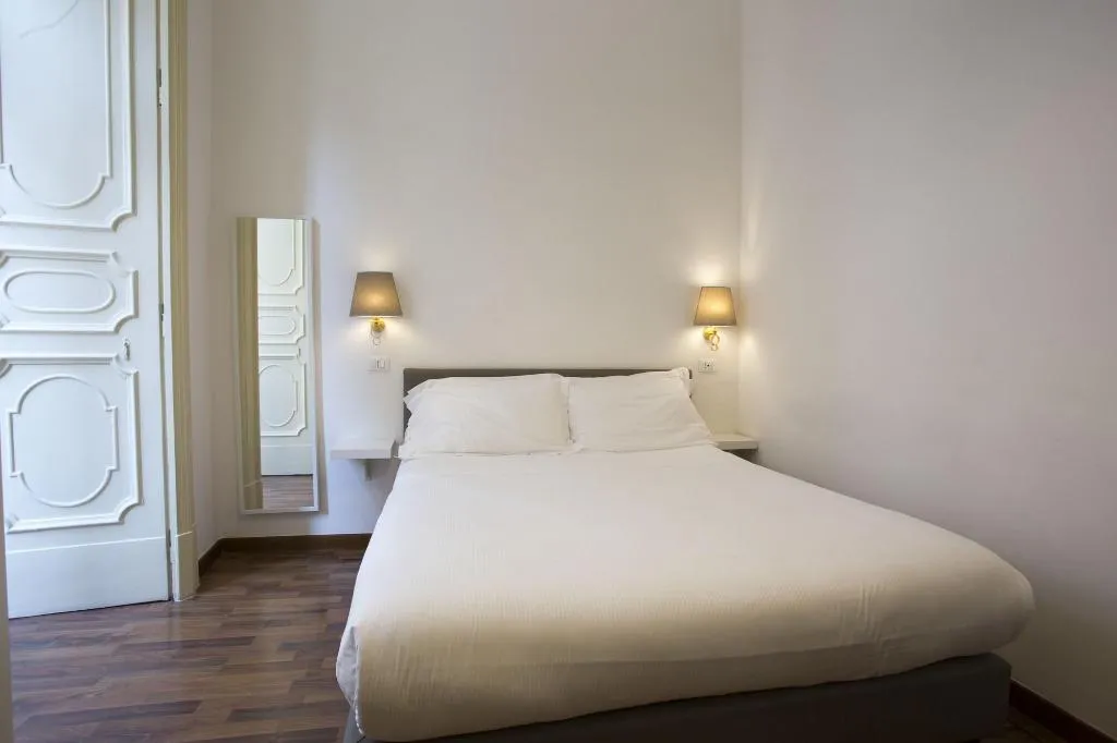 Room, Napoli Class, Naples