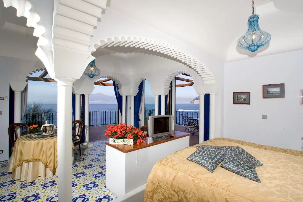 JUNIOR SUITE STANDARD Room, La Tonnarella, Naples