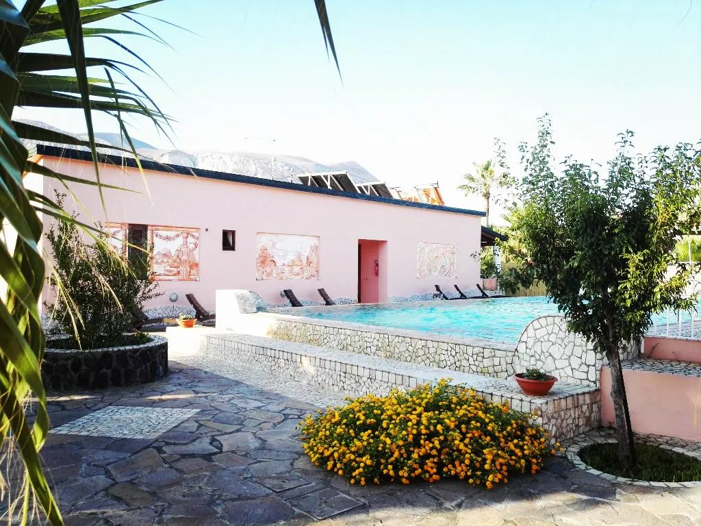 Pool, Eros, Palermo