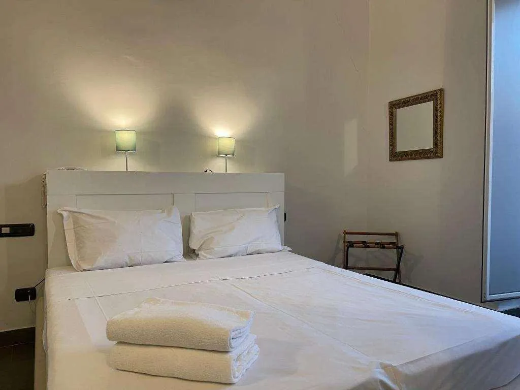 Room, Borbone Di Napoli, Naples