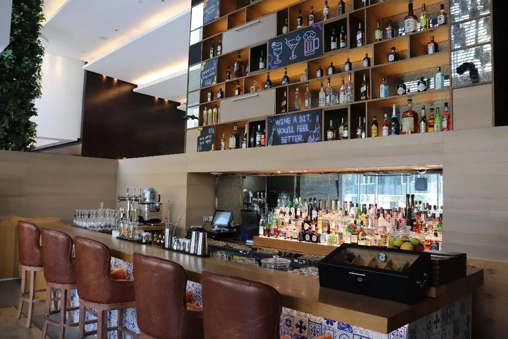 Restaurant, Crowne Plaza Dubai Marina, Dubai