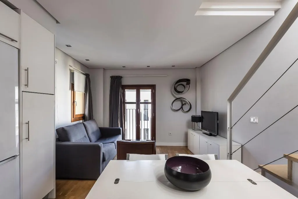 APARTMENT ONE BEDROOM WITH TERRACE Room, Mon Suites Catedral, Valencia