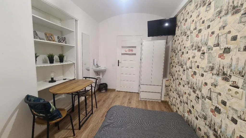 SINGLE NON SMOKING Room, Lorf Hostel and Apartments, Krakow