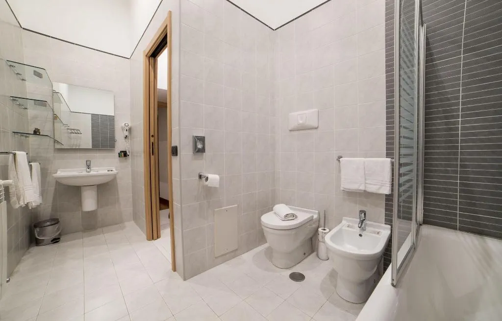 Room, Bed & Breakfast Chiaia 32, Naples