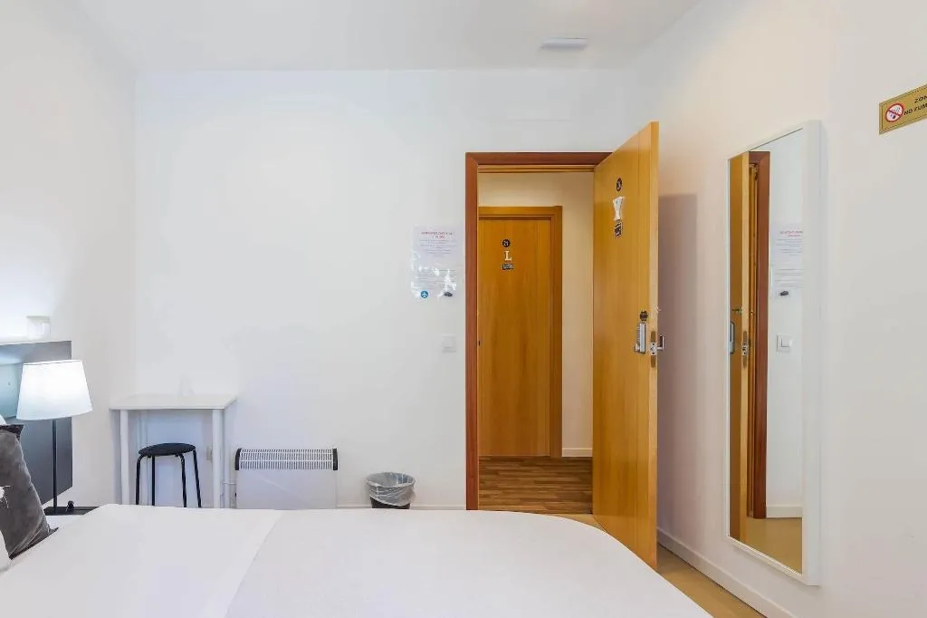 Room, A&Z Javier Cabrini, Madrid