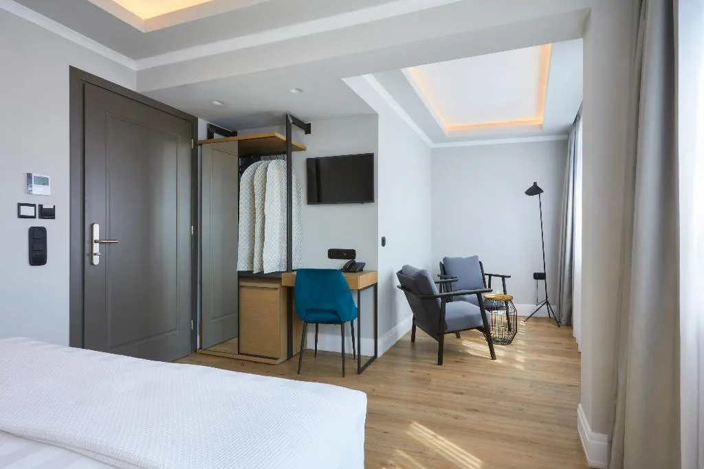 JUNIOR SUITE WITH VIEWS Room, The Artist Athens, Athens