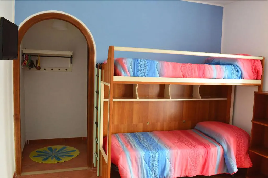 Room, B&B Il Lapillo, Naples