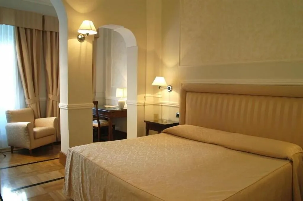 Room, Hotel Flora, Rome