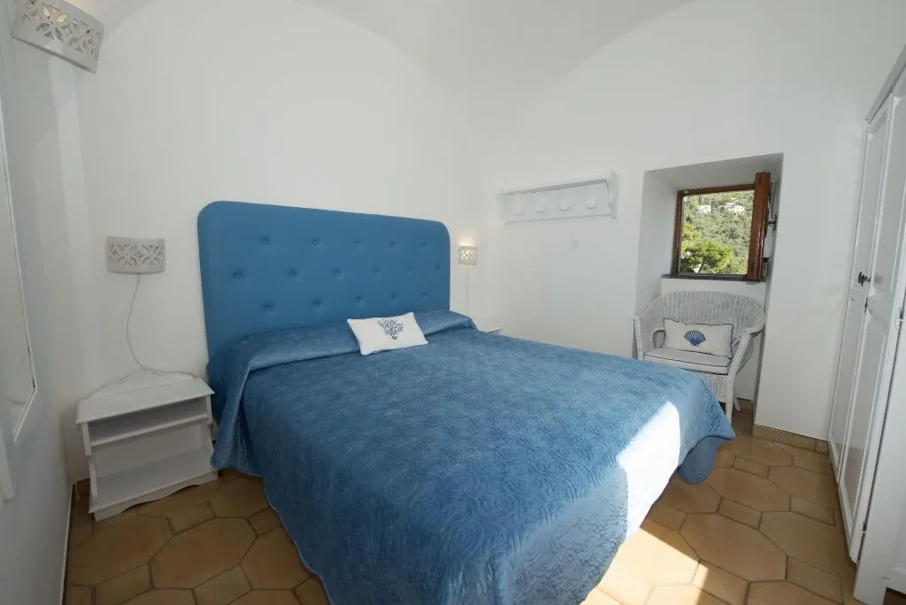 Room, Marina del Cantone Chalet, Naples