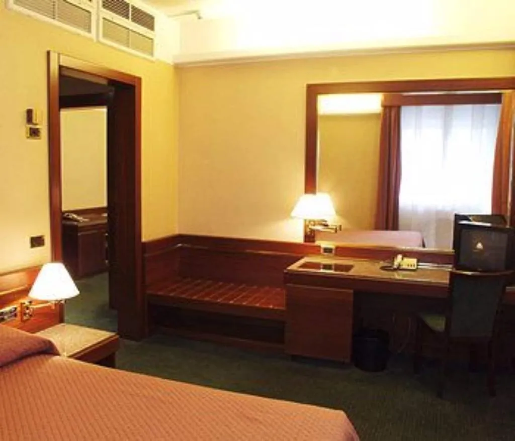 Room, Hotel Crivi's, Milan