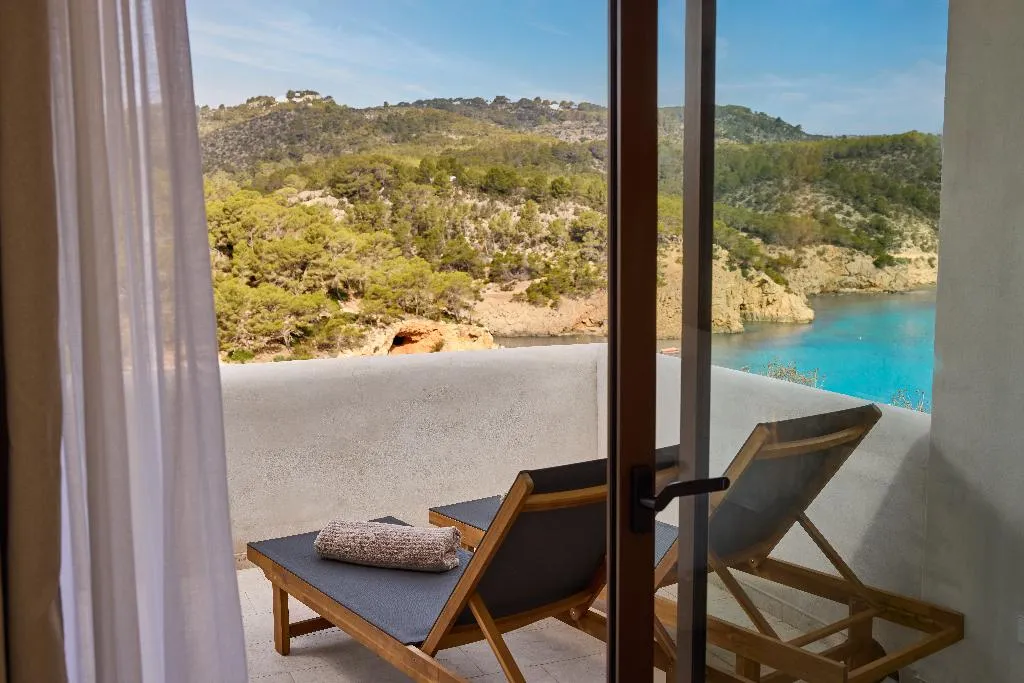 JUNIOR SUITE SEA VIEW Room, Cala San Miguel Ibiza Res, Curio Colllec by Hilton, Ibiza