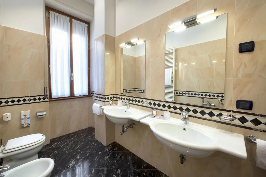 TRIPLE STANDARD Room, Lancaster Hotel, Milan
