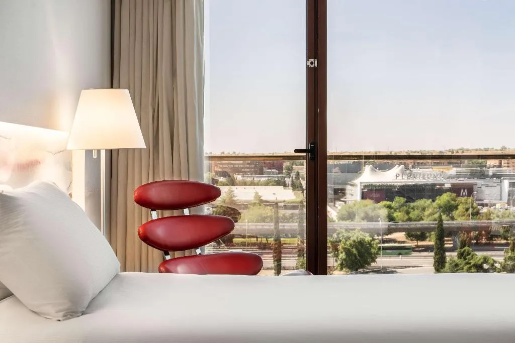 DOUBLE WITH VIEWS Room, Hilton Madrid Airport, Madrid