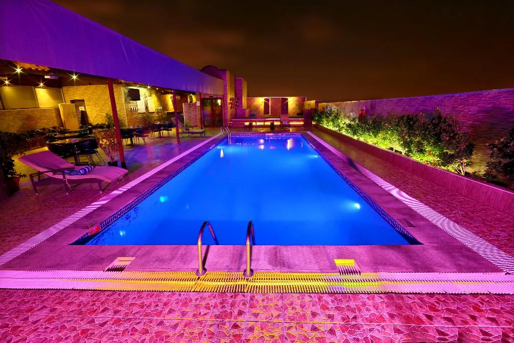 Pool, Vision Imperial Hotel (Ex-Excelsior Hotel), Dubai
