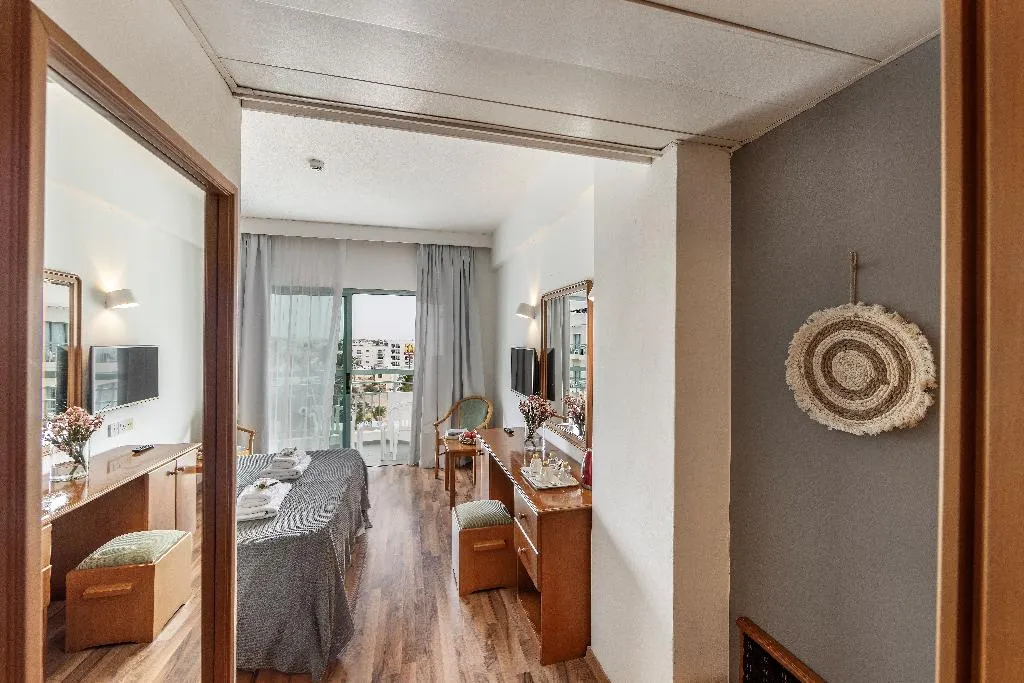 TWIN SIDE SEA VIEW Room, Antigoni, Cyprus