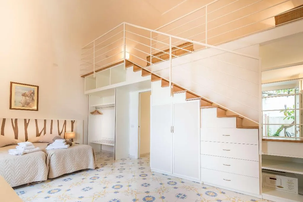 FAMILY ROOM STANDARD Room, Hotel Le Axidie BW Signature Collection, Naples
