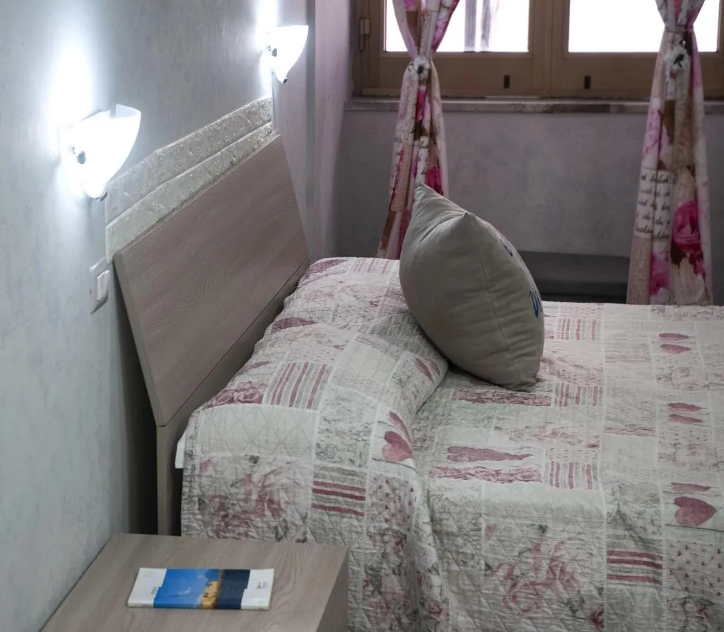 Room, B&B Viva Napoli, Naples