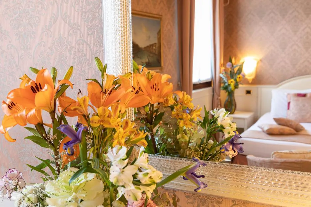 JUNIOR SUITE CANAL VIEW Room, Duodo Palace, Venice