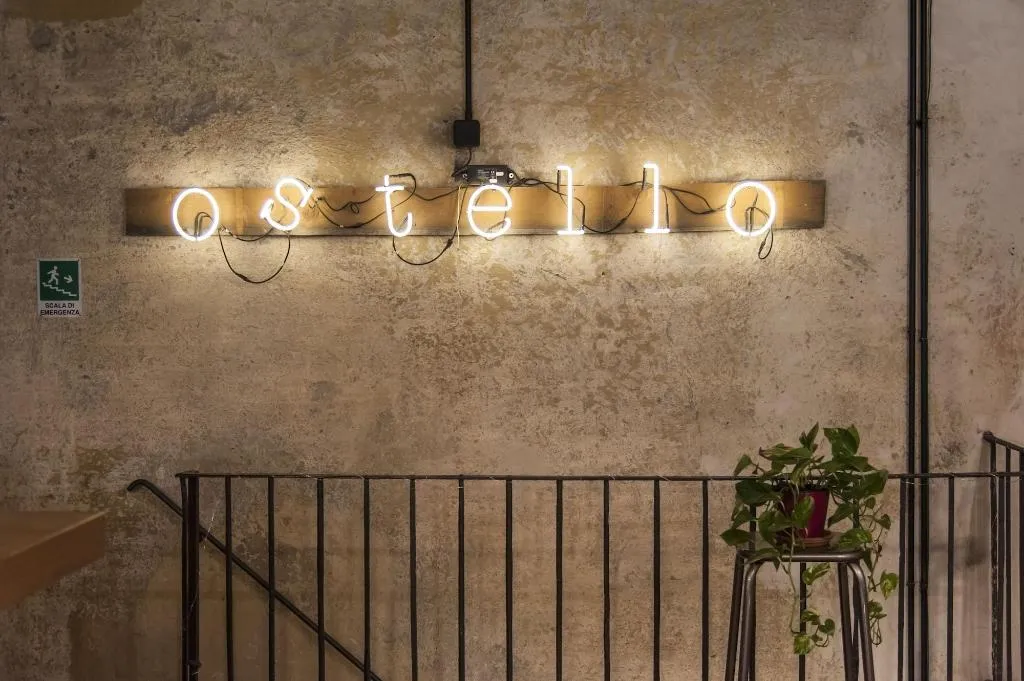 Room, Un Posto A Milano, Milan