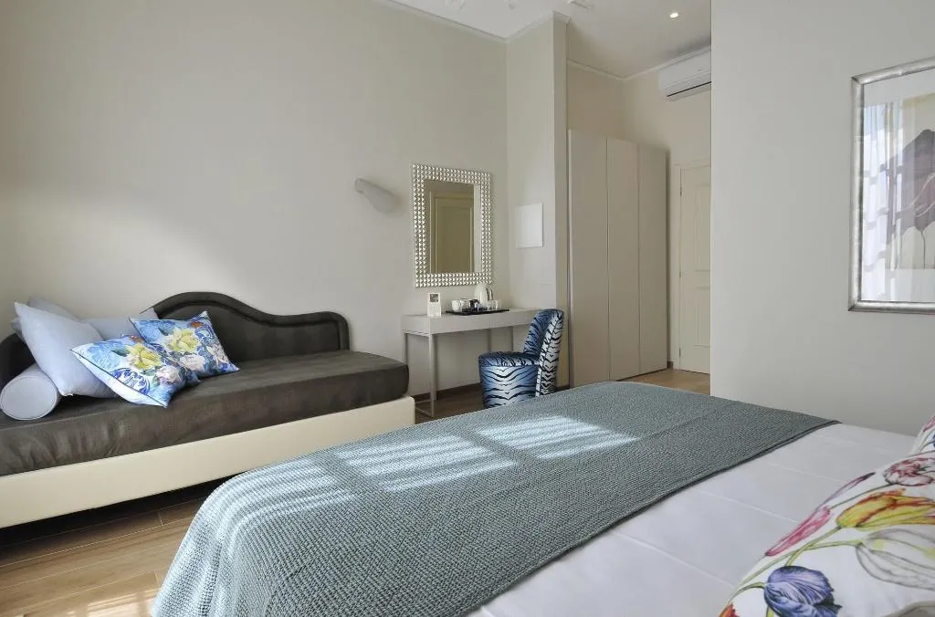 Room, Canto Degli Aranci, Florence