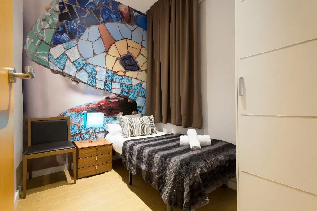 APARTMENT THREE BEDROOMS Room, Dailyflats Barcelona Center, Barcelona