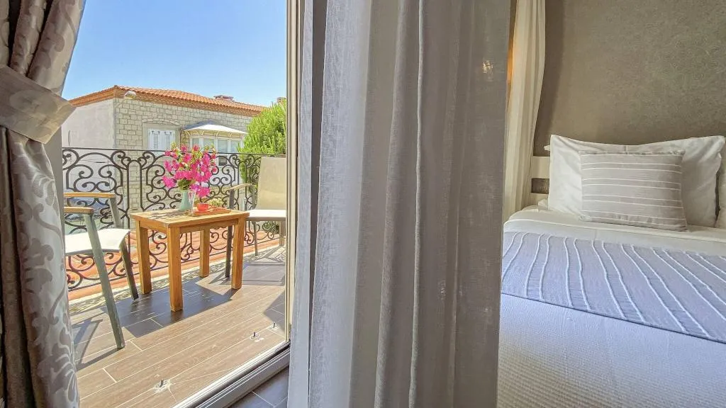 Room DELUXE WITH BALCONY Room, Provence Mansion Alacati, Izmir