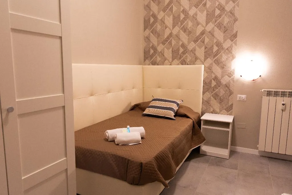 SINGLE STANDARD Room, Hotel Golden Milano, Milan