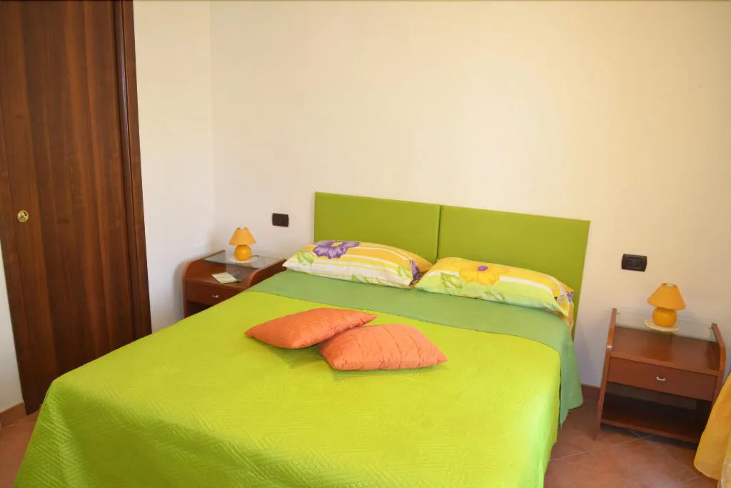 Room, B&B Il Lapillo, Naples