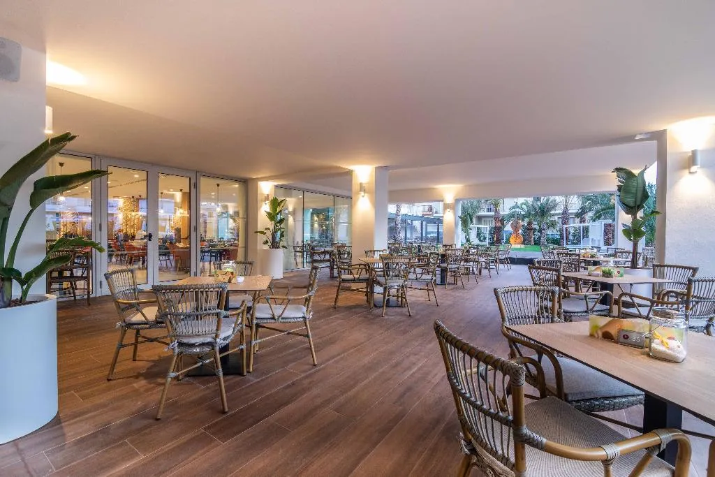 Terrace, JS Yate, Majorca